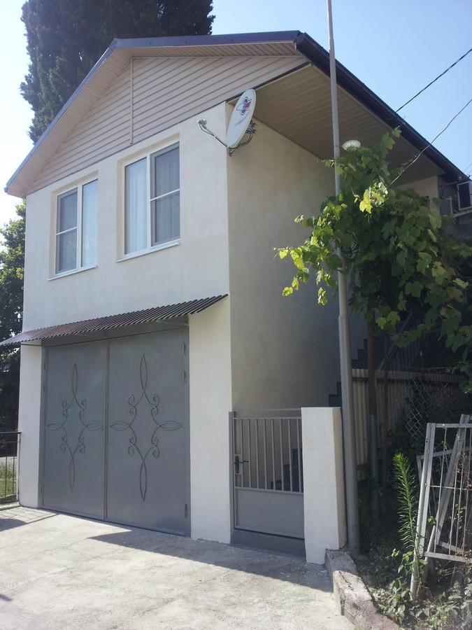 Домик По Ул.Званба Sochumi Exterior foto